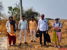 हिंगणी (बु.) गायरान जमिनीमध्ये टोरेन्ट पॉवर पवनचक्की कंपनी कडुन अनाधिकृत पोल प्रकरणी महसूल प्रशासनाकडून स्थळ पंचनामा